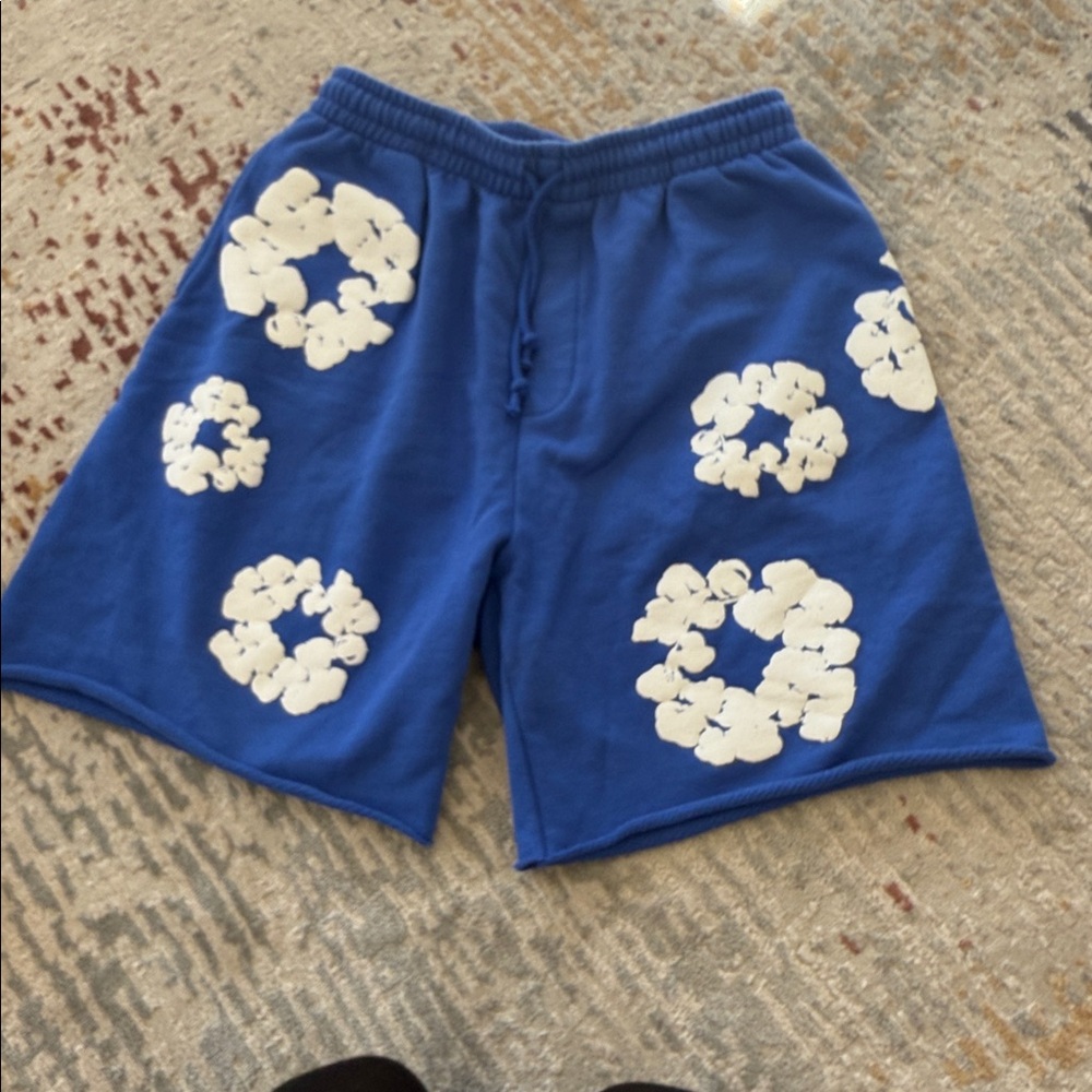 Denim Tears BLUE Shorts with White Floral Design
AUTHENTIC